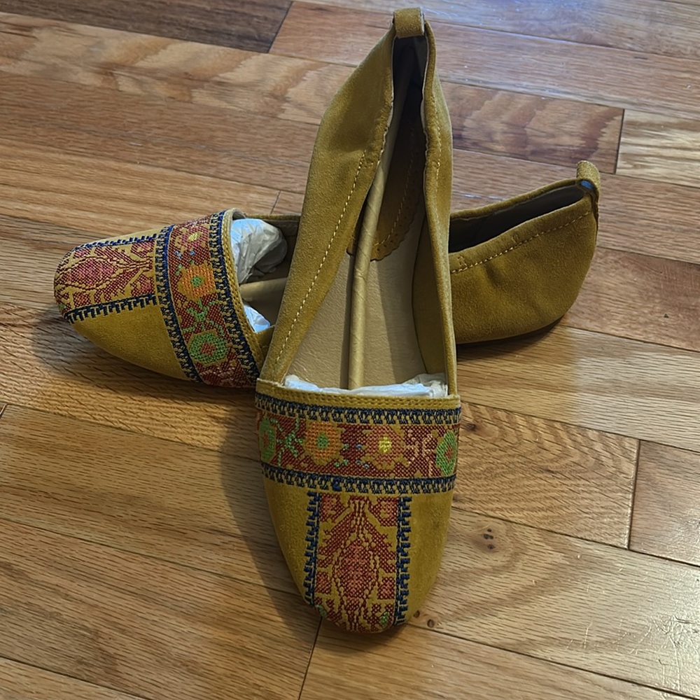 Latigo Embroidered begonia flats. Color is saffron (mustard), size 9. Brand new - Picture 5 of 5